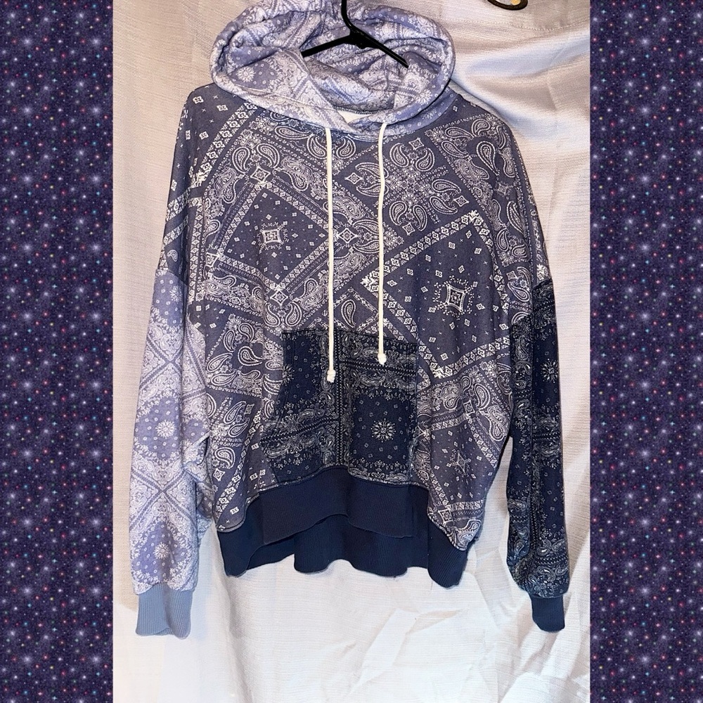 American Eagle Outfitters Blue and White Paisley Hoodie. Bandana print.